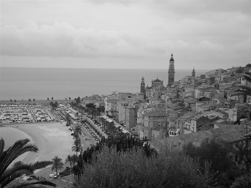 La Vielle ville de Menton, le port et les sablettes